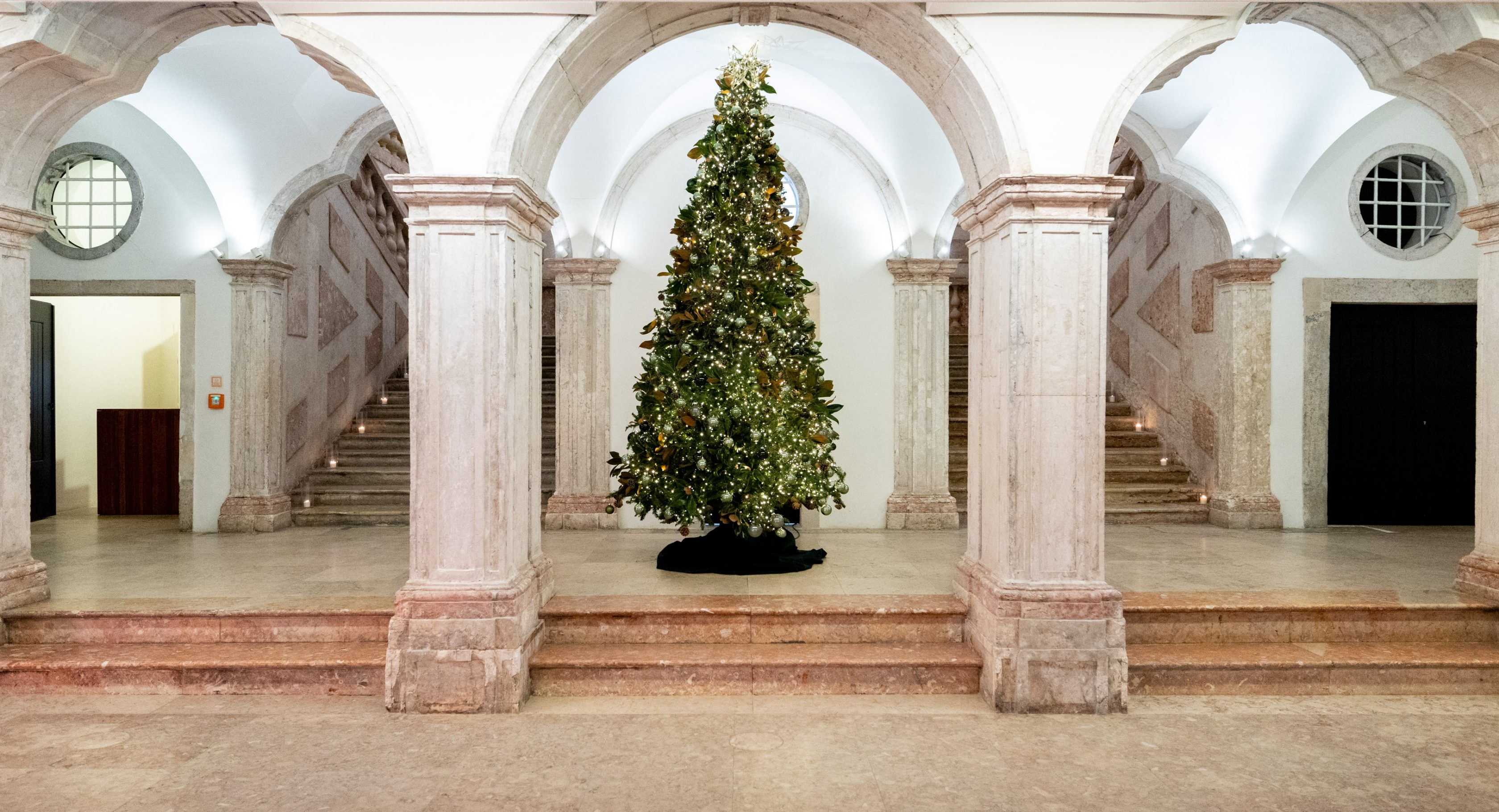 useful description of image if informative and not decoration only.